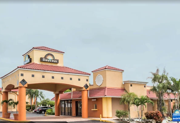 Days Inn 11435 S Cleveland Ave — Saved 29%