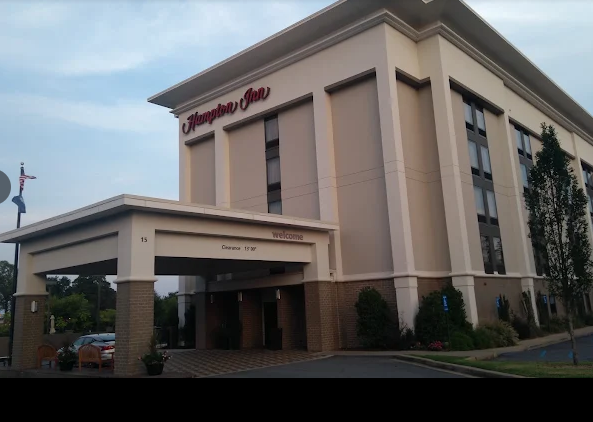 Hampton Inn 15 Park Woodruff Dr — Saved 25%