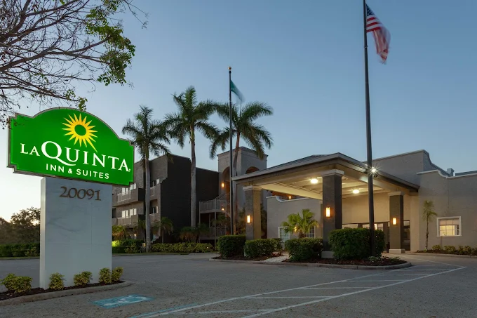 La Quinta Inn & Suites 20091 Summerlin Rd — Saved 35%